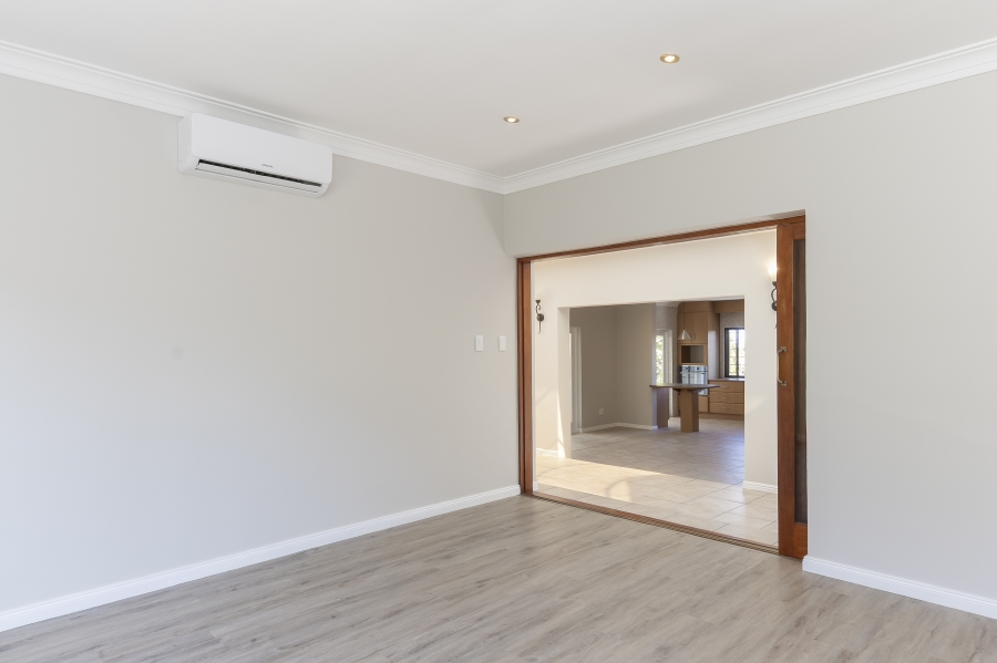 To Let 4 Bedroom Property for Rent in Die Wingerd Western Cape